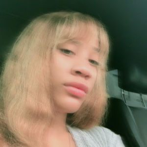 Meet your Posher, Mona